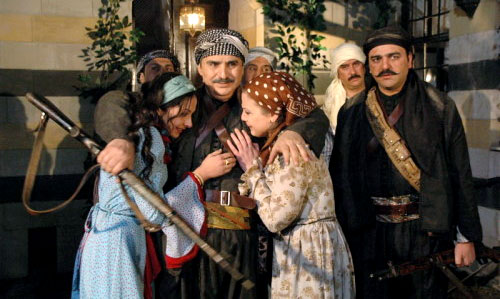 عباس النوري يتوسط أسرة مسلسل “باب الحارة” في الجزء الثاني الذي يبثّ خلال رمضان المقبل