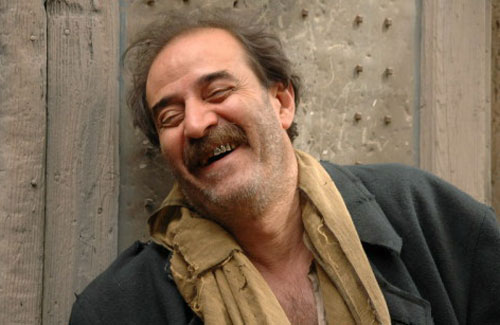بسام كوسا في مشهد من مسلسل “باب الحارة”