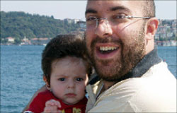 سليم الترك مع ابنه ابراهيم الذي شارك في الوثائقي
