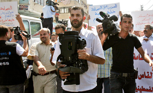 تظاهرة للصحافيين في غزة قبل أيام (عادل هنا ــ أ ب)