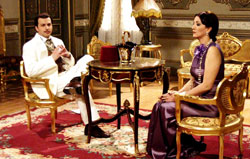تيم حسن (الملك فاروق) ووفاء عامر (الملكة نازلي) في المسلسل