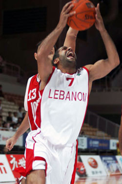 روني فهد في احدى مباريات منتخب لبنان