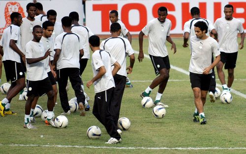 لاعبو المنتخب السعودي أثناء التمارين أمس (سيارول ـ إي بي آي)