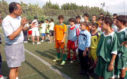 محجوب يتحدّث إلى اللاعبين خلال التمرين (محمد علي)