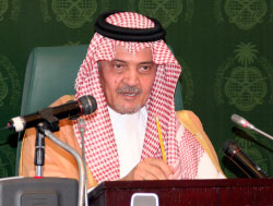 وزير الخارجية السعودي سعود الفيصل خلال مؤتمره الصحافي الذي عقده في الرياض (أ ب)