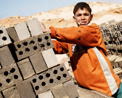 عمالة الأطفال ضربت أرقاماً قياسيّة في عهد مبارك أيضاً (جايسن لاركن ـــ أ ب)