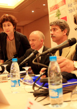 سالافرنكا وبوميس خلال المؤتمر الصحافي (مروان بو حيدر)