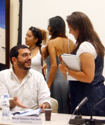 الباحث شارل حرب خلال جلسة النقاش (مروان بو حيدر)