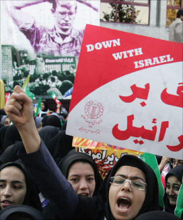 تظاهرات في طهران في الذكرى الـ 28 لاقتحام السفارة الأميركيّة (عطا كناري - أ ف ب)
