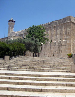 الحرم الإبراهيمي الذي يمنع الفلسطينيون من دخوله