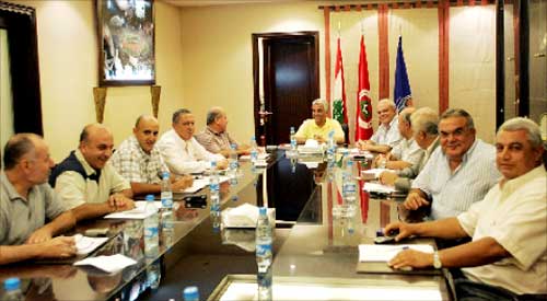 أعضاء اللجنة العليا للاتحاد اللبناني لكرة القدم في أول جلسة لهم بعد التوافق (محمد علي)