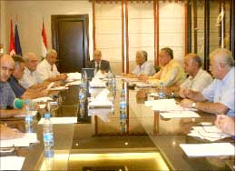 أعضاء اللجنة العليا للاتحاد خلال جلسة أمس (بلال جاويش)