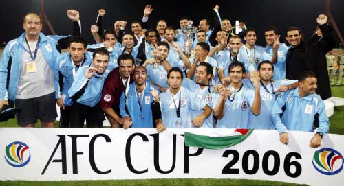لاعبو الفيصلي مع كأس الاتحاد الآسيوي للمرة الثانية على التوالي (المنامة ــ خاص الأخبار) 