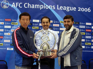 كأس دوري أبطال آسيا خلال المؤتمر الصحفي قبل المباراة النهائية بين الكرامة وشونبوك (أرشيف)