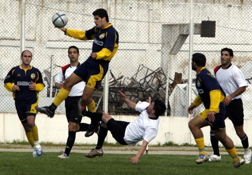لاعب العهد علي يعقوب يتطاول لكرة سلامية