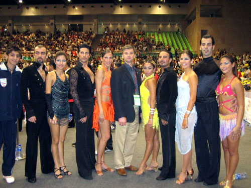 الفريق اللبناني للرقص الرياضي مع مدربه الأوكراني فلاديمير أيشنكو