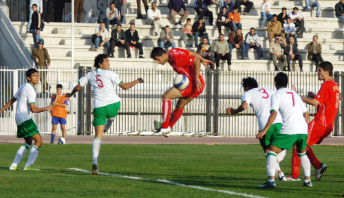 أحد لاعبي منتخب سوريا يسجلون في مرمى أندونيسيا خلال تصفيات كأس العالم (أ ب)