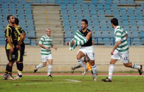 فرحة لاعبي الأنصار في إحدى المباريات (محمد علي)