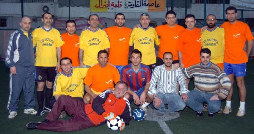فريقا «التيار» و«التعبئة» قبل المباراة (محمد علي)