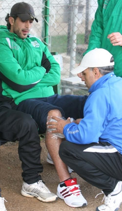 لاعب الأنصار فادي غصن يتلقى العلاج