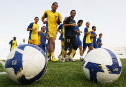 فريق الصفاء خلال التمرين أمس على ملعب المدينة الرياضية (محمد علي)