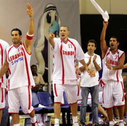 نجوم منتخب لبنان فرحون... فهل تتكرر الفرحة بالتأهل للمرة الاولى الى الألعاب الاولمبية؟ (أرشيف)