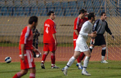 هدف منتخب أوزبكستان الوحيد في مباراة الذهاب في بيروت (أرشيف ــ محمد علي)