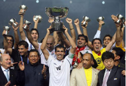 لاعبو منتخب العراق خلال تتويجهم بكأس آسيا 2007 (أرشيف ــ محمد علي)
