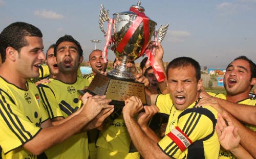 كأس الدوري الرسمية مع لاعبي العهد بعد طول انتظار (محمد علي)