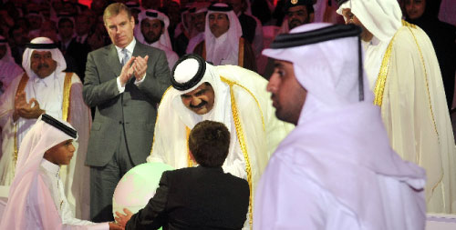 أمير قطر في حفل افتتاح معمل «Qatargas2» في رأس لفّان الإثنين الماضي (أ ف ب)