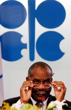 رئيس «أوبك»، وزير النفط الأنغولي خوسيه دو فاسكونسيلوس (رونالد زاك ــ أ ب)