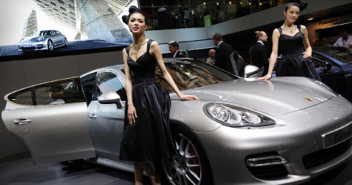 صناعة السيّارات الأكثر تأثّراً وقطر تساعد «Porsche» (بيتر باركس ــ أ ف ب)