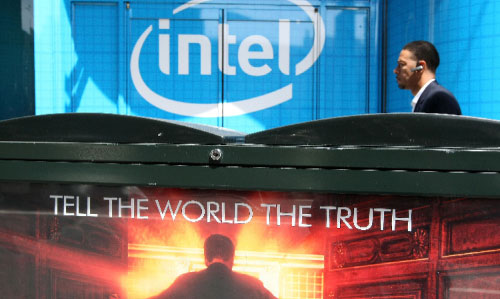 «أخبروا العالم الحقية»... عن ممارسات «Intel» غير الشرعيّة! (جاستين سوليفان ــ أ ف ب)