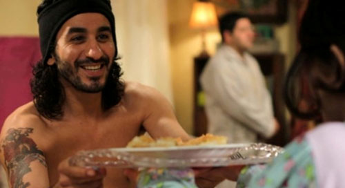 أحمد حلمي في مشهد من فيلم «عسل أسود»