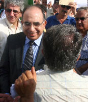 وزير التربية بين المعتصمين على طريق القصر الجمهوري (مروان بو حيدر)