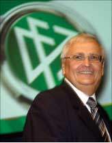 الرئيس المنتخب للاتحاد الألماني لكرة القدم تيو زفانزيغر (أ ب)