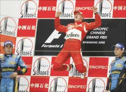 الألماني ميكايل شوماخر يقفز فرحاً بفوزه في سباق جائزة الصين الكبرى (أ ف ب)