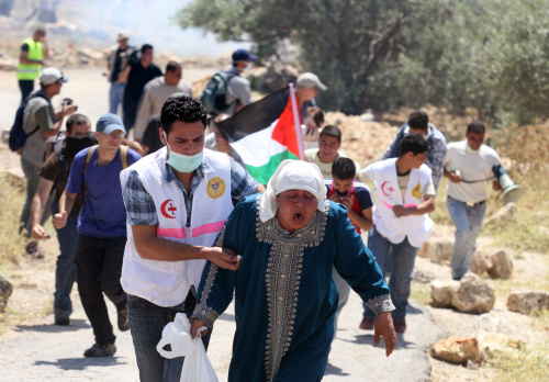 احتجاج فلسطيني على بناء «جدار الفصل» في الضفة خلال شهر أيار الماضي (عبّاس موماني - أ ف ب)