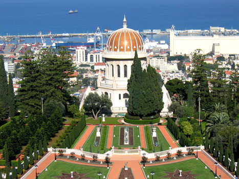 مقرّ البهائيّين يطلّ على بحر حيفا