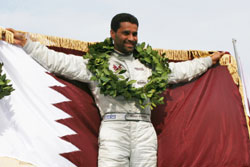 ناصر العطية يوم تتويجه بطلاً للشرق الأوسط للراليات في رالي دبي الشهر الماضي (منصور شبلي)