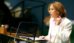 ليفني تلقي كلمة أمام الجمعية العام للأمم المتحدة في نيويورك أمس (أ ب)