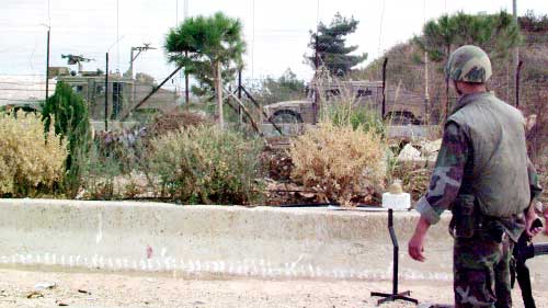 دوريات للاحتلال الاسرائيلي قرب السياج الحدودي جنوب لبنان (ا ب)