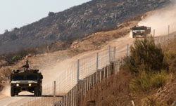 آليتان إسرائيليتان قرب الحدود اللبنانية أمس (رويترز)