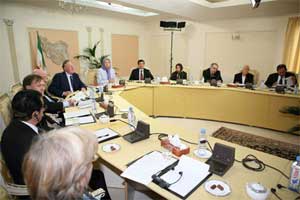 زعيمة «مجاهدي خلق» الإيرانية مريم رجوي خلالاجتماعها مع وفد برلماني بريطاني (أرشيف)
