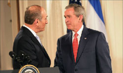 بوش وأولمرت خلال قمة سابقة بينهما (أرشيف)