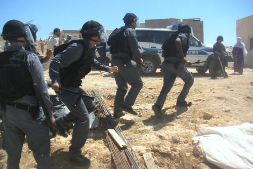الشرطة الإسرائيلية تداهم إحدى قرى النقب (الأخبار)