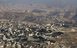 صورة جوية لقرية أبو ديس قرب الخط الأخضر (أرشيف - أ ف ب)