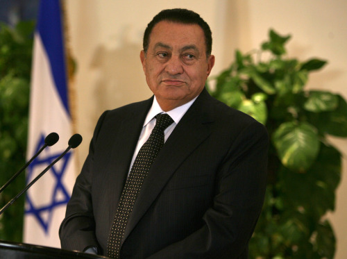 مبارك في المؤتمر الصحافي الذي جمعه بأولمرت في شرم الشيخ أول من أمس (ا ب)