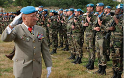 بيلّيغريني يحيي جنود قوات اليونيفيل في جنوب لبنان (أرشيف - رويترز)