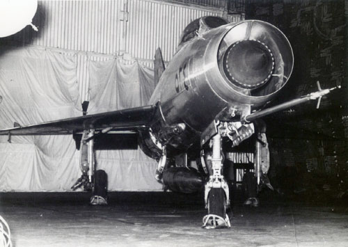طائرة «ميغ 21» تقف في قاعدة حتسور